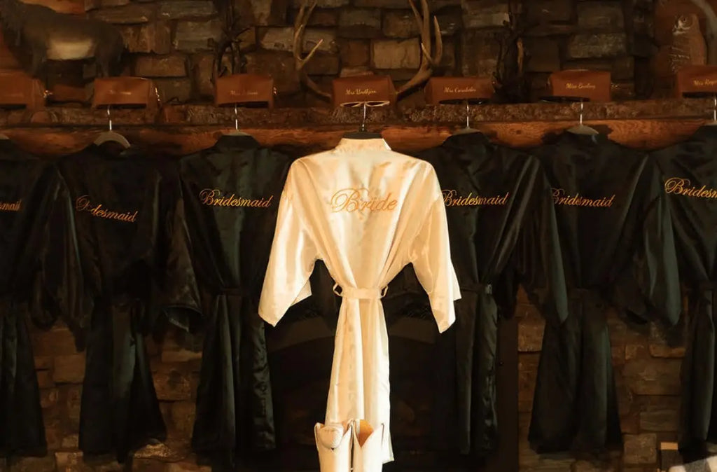 7 Pcs Bride Bridesmaid Robe Sets for Wedding Bridal Party Satin Robes Maid of Honor Robe with Heart Shaped Sunglasses